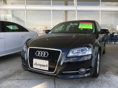 アウディＡ３　新潟中古車　1.4Lターボエンジン　メモリーナビワンセグ
純正16iインチアルミ　ＥＴＣ　
ディスチャージライト　オートエアコン
キーレスエントリー
