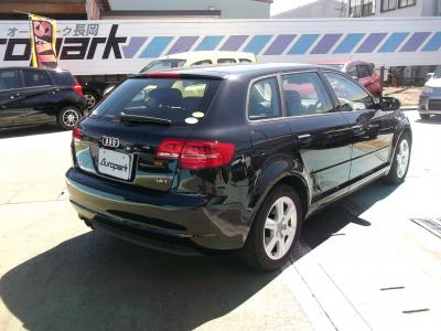 アウディＡ３　新潟中古車　1.4Lターボエンジン　メモリーナビワンセグ
純正16iインチアルミ　ＥＴＣ　
ディスチャージライト　オートエアコン
キーレスエントリー