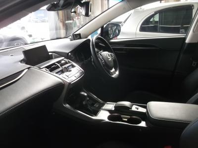 レクサスＮＸ３００ｈ　新潟中古車　ﾊｲﾌﾞﾘｯﾄﾞで燃費は19.8km/L｡最上級ｸﾞﾚｰﾄﾞのLで★ﾒﾓﾘｰﾅﾋﾞﾌﾙｾｸﾞTV★本革ﾊﾟﾜｰｼｰﾄ&ｼｰﾄﾋｰﾀｰ★ﾘﾔﾊﾟﾜｰｼｰﾄ★ﾌﾟﾘｸｻｯｼｭｾｰﾌﾃｨ★LEDﾍｯﾄﾞﾗｲﾄ★ﾊﾟﾜｰﾊﾞｯｸﾄﾞｱ★18ｲﾝﾁｱﾙﾐ★ｽﾃｱﾘﾝｸﾞﾋｰﾀｰほかｵﾌﾟｼｮﾝの★ﾏｰｸﾚﾋﾞﾝｿﾝ25.4万★360°ﾊﾟﾉﾗﾏﾓﾆﾀｰ8.2万が付いて新車価格589.6万円!