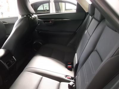 レクサスＮＸ３００ｈ　新潟中古車　ﾊｲﾌﾞﾘｯﾄﾞで燃費は19.8km/L｡最上級ｸﾞﾚｰﾄﾞのLで★ﾒﾓﾘｰﾅﾋﾞﾌﾙｾｸﾞTV★本革ﾊﾟﾜｰｼｰﾄ&ｼｰﾄﾋｰﾀｰ★ﾘﾔﾊﾟﾜｰｼｰﾄ★ﾌﾟﾘｸｻｯｼｭｾｰﾌﾃｨ★LEDﾍｯﾄﾞﾗｲﾄ★ﾊﾟﾜｰﾊﾞｯｸﾄﾞｱ★18ｲﾝﾁｱﾙﾐ★ｽﾃｱﾘﾝｸﾞﾋｰﾀｰほかｵﾌﾟｼｮﾝの★ﾏｰｸﾚﾋﾞﾝｿﾝ25.4万★360°ﾊﾟﾉﾗﾏﾓﾆﾀｰ8.2万が付いて新車価格589.6万円!