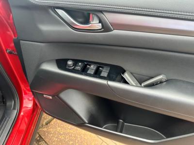 ＣＸ－５　新潟中古車　H29年にﾓﾃﾞﾙﾁｪﾝｼﾞした2代目｡ｱｲﾄﾞﾙSTOP付2.2Lﾃﾞｨｰｾﾞﾙﾀｰﾎﾞｴﾝｼﾞﾝと6速ATを搭載､燃費はJC08ﾓｰﾄﾞ17.2km/L｡装備は★ﾚｰﾀﾞｰﾌﾞﾚｰｷ★ﾚｰﾀﾞｰｸﾙｰｽﾞ★LEDﾍｯﾄﾞﾗｲﾄ★ｷｰﾌﾘｰ&ﾌﾟｯｼｭｽﾀｰﾄ★17ｲﾝﾁｱﾙﾐ他ｵﾌﾟｼｮﾝの★ﾒﾓﾘｰﾅﾋﾞ★ﾌﾙｾｸﾞTVDVDCD★BOSEｻｳﾝﾄﾞ10ｽﾋﾟｰｶｰ★ﾊﾟﾜｰｼｰﾄ&Fｼｰﾄﾋｰﾀｰ★ETCも付いています｡