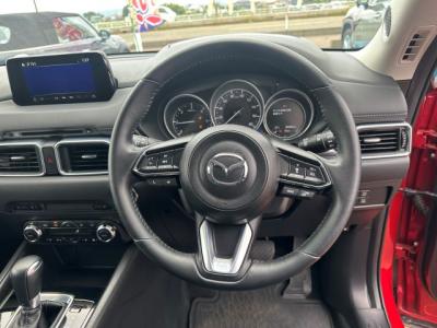 ＣＸ－５　新潟中古車　H29年にﾓﾃﾞﾙﾁｪﾝｼﾞした2代目｡ｱｲﾄﾞﾙSTOP付2.2Lﾃﾞｨｰｾﾞﾙﾀｰﾎﾞｴﾝｼﾞﾝと6速ATを搭載､燃費はJC08ﾓｰﾄﾞ17.2km/L｡装備は★ﾚｰﾀﾞｰﾌﾞﾚｰｷ★ﾚｰﾀﾞｰｸﾙｰｽﾞ★LEDﾍｯﾄﾞﾗｲﾄ★ｷｰﾌﾘｰ&ﾌﾟｯｼｭｽﾀｰﾄ★17ｲﾝﾁｱﾙﾐ他ｵﾌﾟｼｮﾝの★ﾒﾓﾘｰﾅﾋﾞ★ﾌﾙｾｸﾞTVDVDCD★BOSEｻｳﾝﾄﾞ10ｽﾋﾟｰｶｰ★ﾊﾟﾜｰｼｰﾄ&Fｼｰﾄﾋｰﾀｰ★ETCも付いています｡