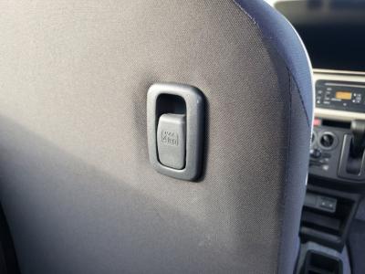 Ag@VÎԁ@8ڱĂ͐60kgyʉݸSTOPCVTƴނ̗̍pȂǂŤ4WDłR33.2km/LéڽABSESPh~4WDԂ́ļ˰ܲ߰ق߼݂́ڰްڰ߰āCD߂tĂ܂B