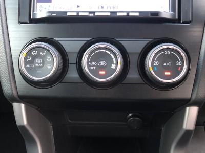 フォレスター　新潟中古車　4代目のﾌｫﾚｽﾀｰは4WDとVDCを統合制御し悪路走破性を高める新制御ｼｽﾃﾑで燃費は14.4
㎞/L！。装備内容は★ｵｰﾄｴｱｺﾝ★ﾒﾓﾘｰﾅﾋﾞTV★ETC★社外17ｲﾝﾁｱﾙﾐ★ｷｰﾚｱｽｴﾝﾄﾘｰ★横滑り防止装置なども付いています!