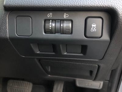 フォレスター　新潟中古車　4代目のﾌｫﾚｽﾀｰは4WDとVDCを統合制御し悪路走破性を高める新制御ｼｽﾃﾑで燃費は14.4
㎞/L！。装備内容は★ｵｰﾄｴｱｺﾝ★ﾒﾓﾘｰﾅﾋﾞTV★ETC★社外17ｲﾝﾁｱﾙﾐ★ｷｰﾚｱｽｴﾝﾄﾘｰ★横滑り防止装置なども付いています!