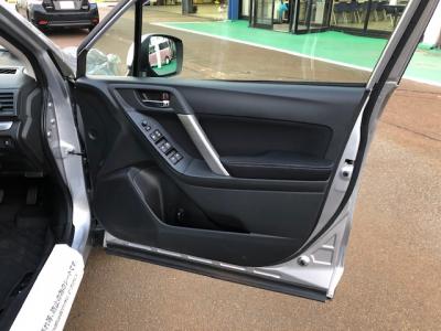 フォレスター　新潟中古車　4代目のﾌｫﾚｽﾀｰは4WDとVDCを統合制御し悪路走破性を高める新制御ｼｽﾃﾑで燃費は14.4
㎞/L！。装備内容は★ｵｰﾄｴｱｺﾝ★ﾒﾓﾘｰﾅﾋﾞTV★ETC★社外17ｲﾝﾁｱﾙﾐ★ｷｰﾚｱｽｴﾝﾄﾘｰ★横滑り防止装置なども付いています!