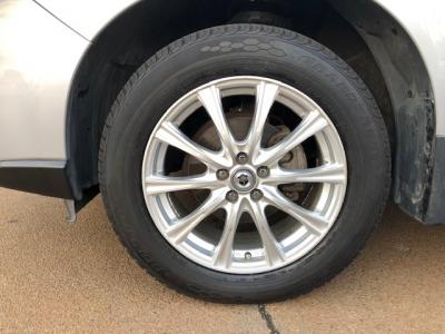 フォレスター　新潟中古車　4代目のﾌｫﾚｽﾀｰは4WDとVDCを統合制御し悪路走破性を高める新制御ｼｽﾃﾑで燃費は14.4
㎞/L！。装備内容は★ｵｰﾄｴｱｺﾝ★ﾒﾓﾘｰﾅﾋﾞTV★ETC★社外17ｲﾝﾁｱﾙﾐ★ｷｰﾚｱｽｴﾝﾄﾘｰ★横滑り防止装置なども付いています!