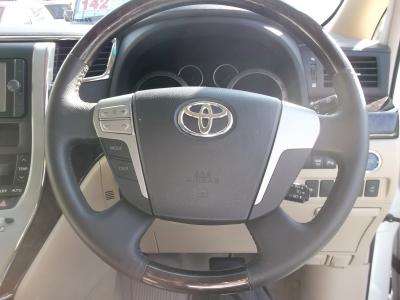 アルファードハイブリッド　新潟中古車　後期型に出たﾊｲﾌﾞﾘｯﾄﾞ｡前後に2つのﾓｰﾀｰを持ち､CVT&4WDで燃費は17.0km/L｡★ｵｯﾄﾏﾝ付2ndｼｰﾄの7人乗り｡★ｷｰﾌﾘｰ&ﾌﾟｯｼｭｽﾀｰﾀｰ★ﾃﾞｨｽﾁｬｰｼﾞ&ﾌｫｸﾞ★ﾊﾟﾜｰｽﾗｲﾄﾞﾄﾞｱ★16ｲﾝﾁｱﾙﾐ★ｸﾙｰｽﾞC★ｺｰﾅｰｾﾝｻｰ★ﾅﾉｲｰ付ｵｰﾄAC､更にｵﾌﾟｼｮﾝの★ﾒﾓﾘｰﾅﾋﾞﾌﾙｾｸﾞTVなどが付いています!