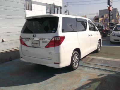 アルファードハイブリッド　新潟中古車　後期型に出たﾊｲﾌﾞﾘｯﾄﾞ｡前後に2つのﾓｰﾀｰを持ち､CVT&4WDで燃費は17.0km/L｡★ｵｯﾄﾏﾝ付2ndｼｰﾄの7人乗り｡★ｷｰﾌﾘｰ&ﾌﾟｯｼｭｽﾀｰﾀｰ★ﾃﾞｨｽﾁｬｰｼﾞ&ﾌｫｸﾞ★ﾊﾟﾜｰｽﾗｲﾄﾞﾄﾞｱ★16ｲﾝﾁｱﾙﾐ★ｸﾙｰｽﾞC★ｺｰﾅｰｾﾝｻｰ★ﾅﾉｲｰ付ｵｰﾄAC､更にｵﾌﾟｼｮﾝの★ﾒﾓﾘｰﾅﾋﾞﾌﾙｾｸﾞTVなどが付いています!