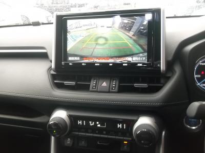 ＲＡＶ４　新潟中古車　4年ぶりに復活した4代目RAV4｡新型2.5LｴﾝｼﾞﾝとCVTを搭載｡装備は★ﾄﾖﾀｾｰﾌﾃｨｾﾝｽ(ﾚｰﾀﾞｰﾌﾞﾚｰｷ･ﾚｰﾀﾞｰｸﾙｰｽﾞ等)★LEDﾍｯﾄﾞﾗｲﾄ★ﾚｻﾞｰﾊﾟﾜｰｼｰﾄ&ﾋｰﾀｰ★18ｲﾝﾁｱﾙﾐ★ｸﾘｱﾗﾝｽｿﾅｰ★ｽﾏｰﾄｷｰ★ﾊﾝｽﾞﾌﾘｰﾊﾟﾜｰﾊﾞｯｸﾄﾞｱなどが付き､更にｵﾌﾟｼｮﾝの★ﾓﾃﾞﾘｽﾀｴｱﾛ★ﾊﾟﾉﾗﾏﾑｰﾝﾙｰﾌ★9ｲﾝﾁﾅﾋﾞﾌﾙｾｸﾞTV★ﾊﾞｯｸｶﾒﾗ★ﾃﾞｼﾞﾀﾙｲﾝﾅｰﾐﾗｰ★おくだけ充電★ﾋﾞﾙﾄｲﾝETCが付いています。
